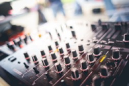 玩赚与小金牛视频最新养机养号教程资料,所有教程资料APP下载